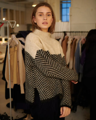 Adi | Turtleneck Sweater with a Modern Look