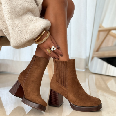 Selene | Elegant Camel Boots in Timeless Design