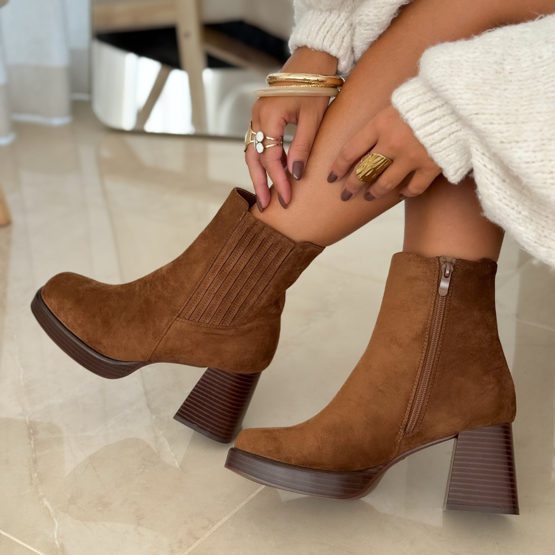 Selene | Elegant Camel Boots in Timeless Design