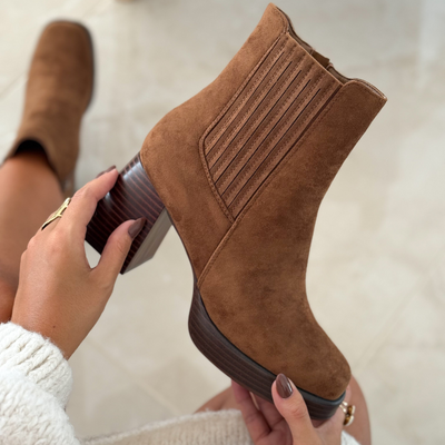 Selene | Elegant Camel Boots in Timeless Design