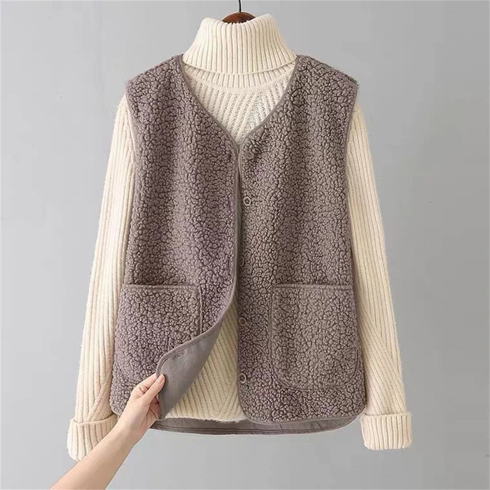 Isolde | Classic Cardigan for Timeless Style