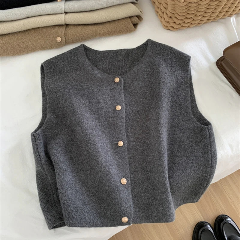 Elegant Women's Vest in Knit Design with Buttons