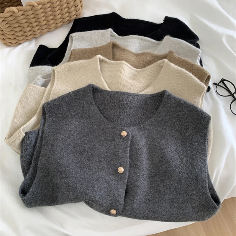 Elegant Women's Vest in Knit Design with Buttons