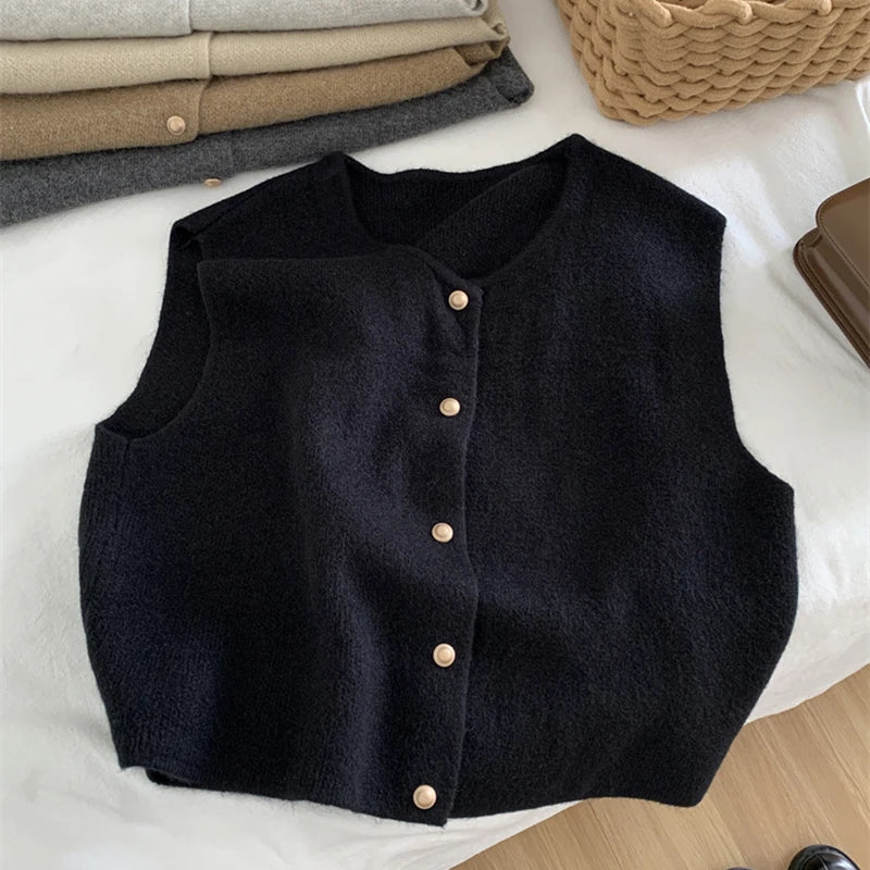 Elegant Women's Vest in Knit Design with Buttons