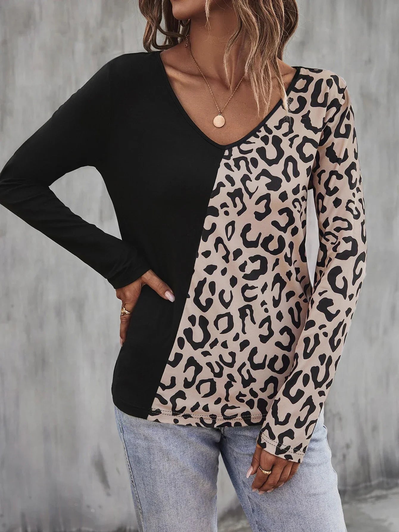ARWEN | Fashionable Top with Bold Leopard Contrast