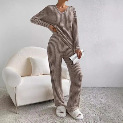 ELARA | Two-Piece Knit Set in Modern Design