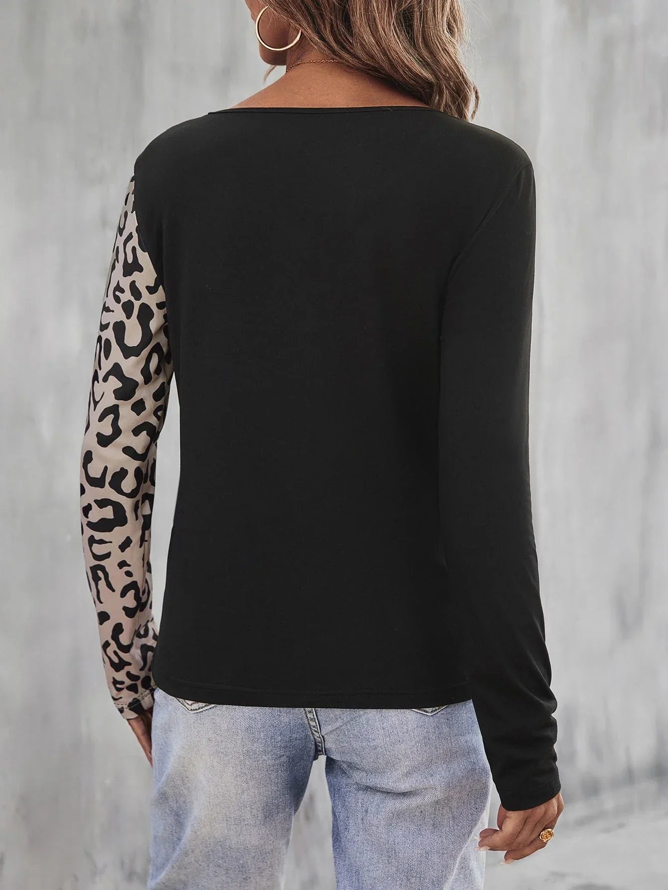 ARWEN | Fashionable Top with Bold Leopard Contrast