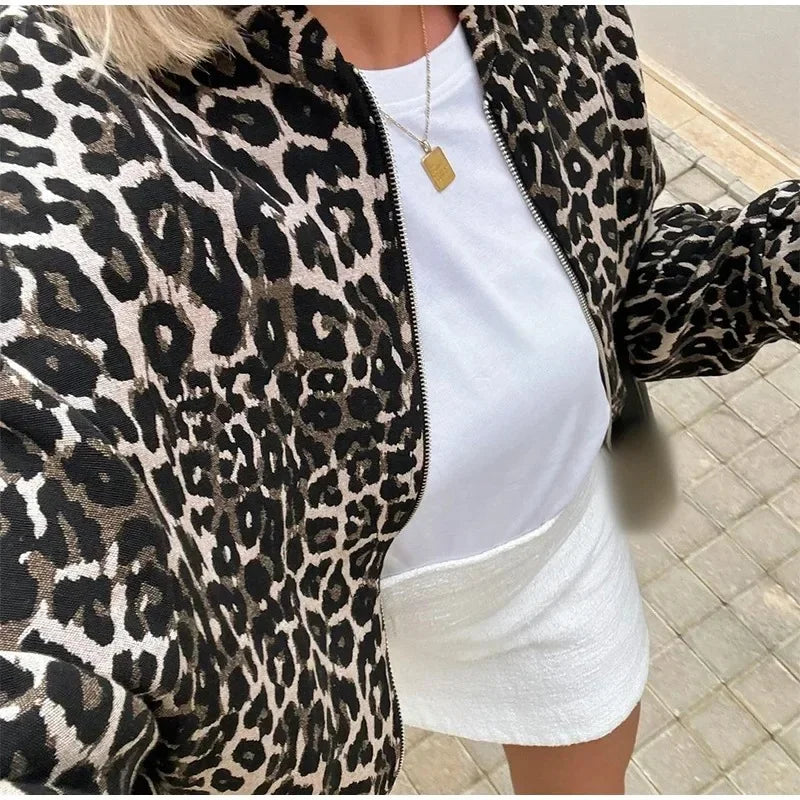 ISOLDE | Trendy Bomber Jacket in Modern Leopard Print