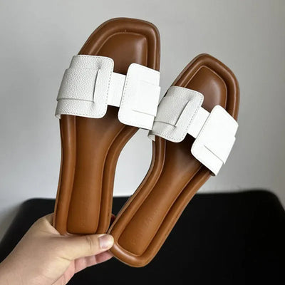 Helen | Flat Sandals for Stylish Summer Looks