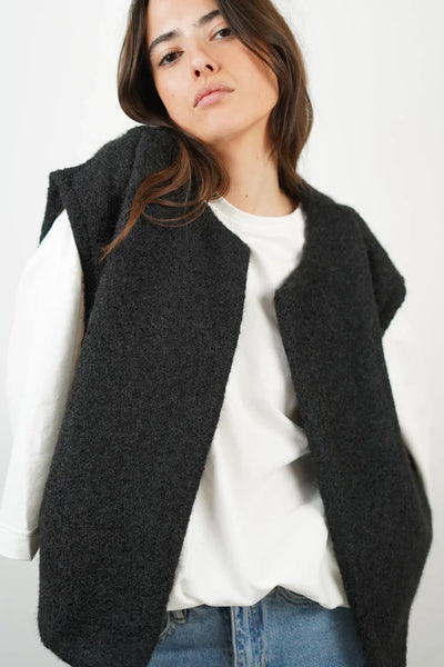 Mia | Sleeveless Vest with Many Practical Pockets
