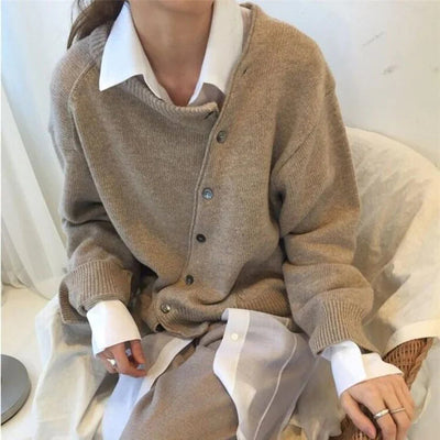 Fia | Comfortable Vest with Playful Button Closure